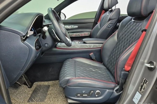 2021 Genesis GV70 с пробегом 112 540 км