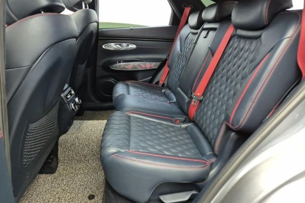 2021 Genesis GV70 с пробегом 112 540 км