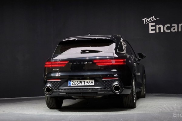 2021 Genesis GV70 с пробегом 74 027 км