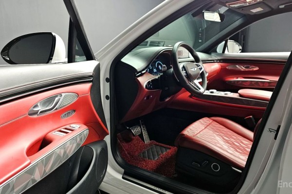 2021 Genesis GV70 с пробегом 43 040 км