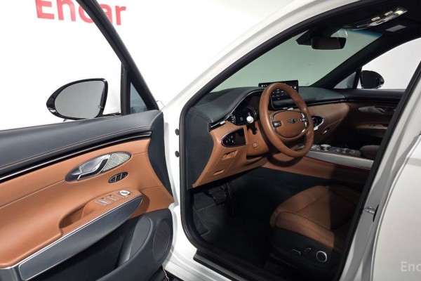 2022 Genesis GV70 с пробегом 68 002 км