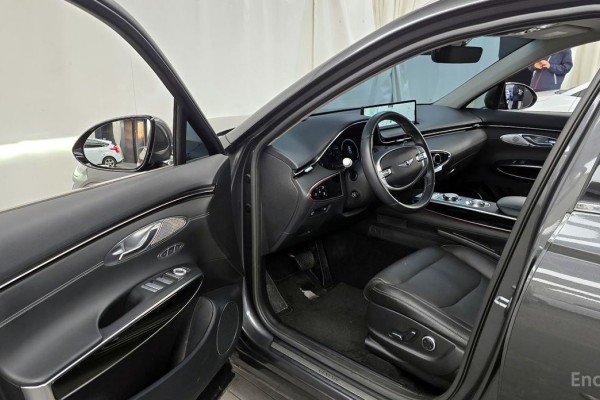 2021 Genesis GV70 с пробегом 45 407 км