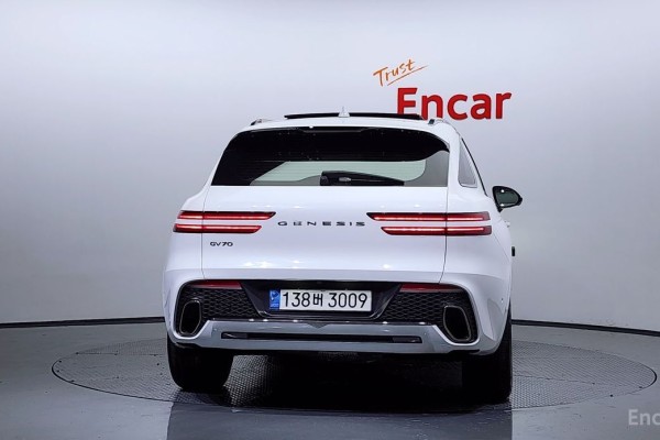 2021 Genesis GV70 с пробегом 40 465 км