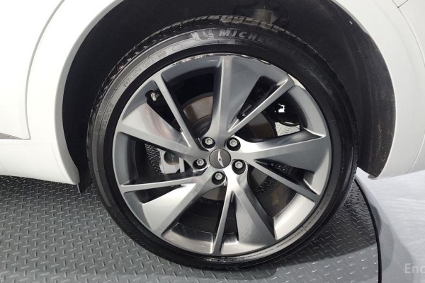 2021 Genesis GV70 с пробегом 40 465 км