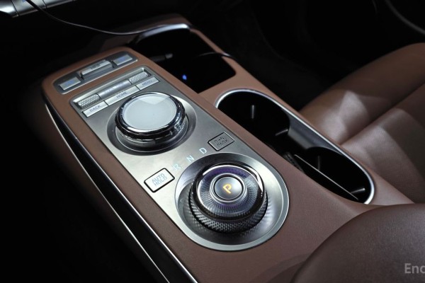 2021 Genesis GV70 с пробегом 46 652 км