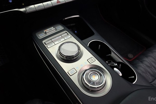 2022 Genesis GV70 с пробегом 46 647 км