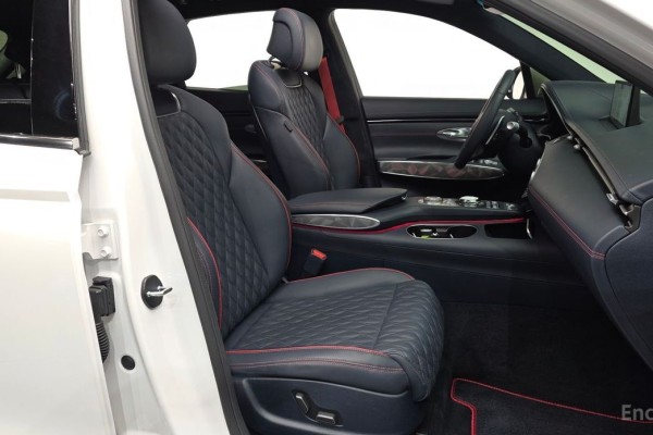 2022 Genesis GV70 с пробегом 46 647 км