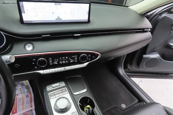 2021 Genesis GV70 с пробегом 56 292 км