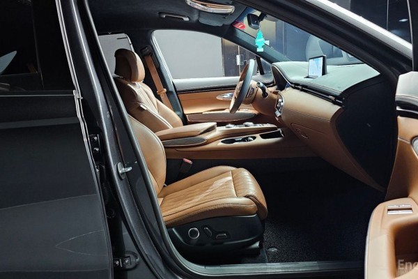 2021 Genesis GV70 с пробегом 54 838 км