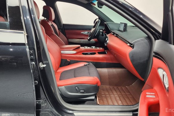 2021 Genesis GV70 с пробегом 65 144 км