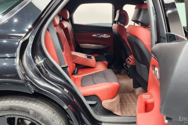 2021 Genesis GV70 с пробегом 65 144 км