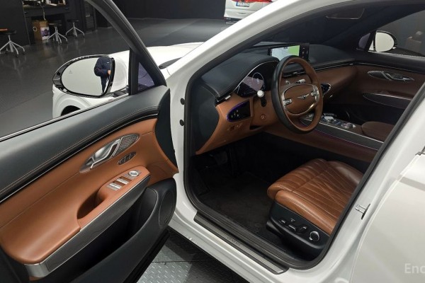 2021 Genesis GV70 с пробегом 92 922 км