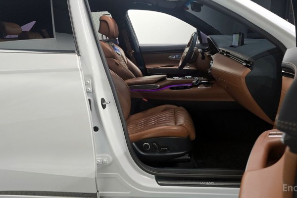 2021 Genesis GV70 с пробегом 92 922 км