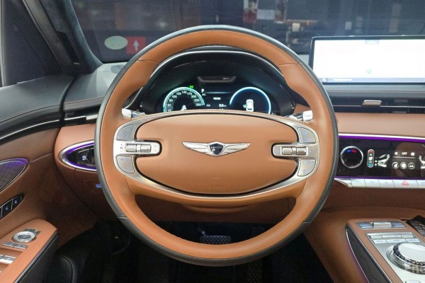 2021 Genesis GV70 с пробегом 92 922 км