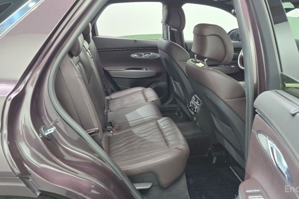 2021 Genesis GV70 с пробегом 117 650 км