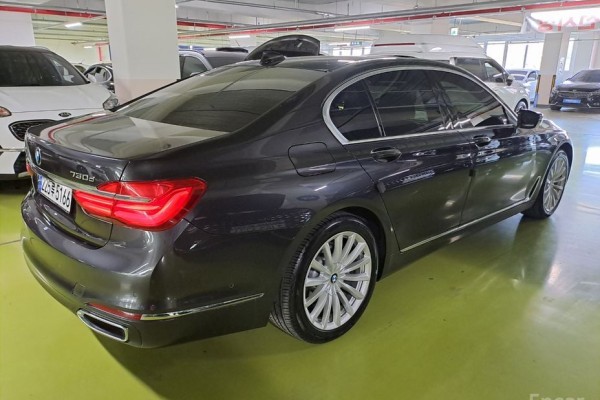 2015 BMW 7 серии с пробегом 120 000 км
