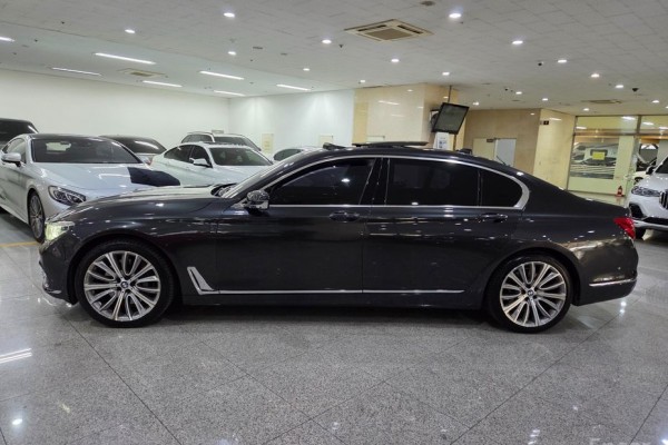 2016 BMW 7 серии с пробегом 143 797 км