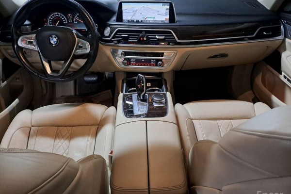 2015 BMW 7 серии с пробегом 120 000 км