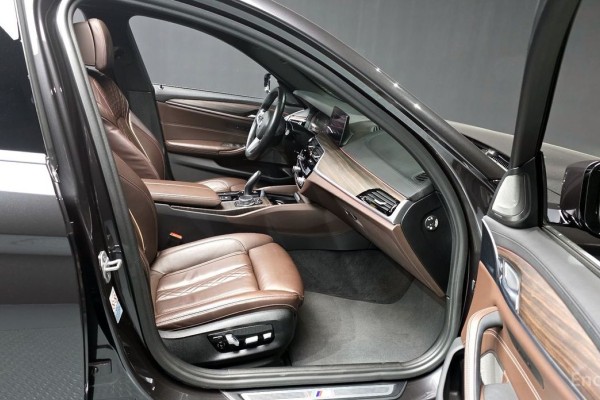 2020 BMW 5 серии с пробегом 52 413 км