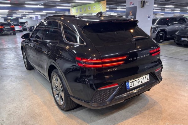 2021 Genesis GV70 с пробегом 67 000 км
