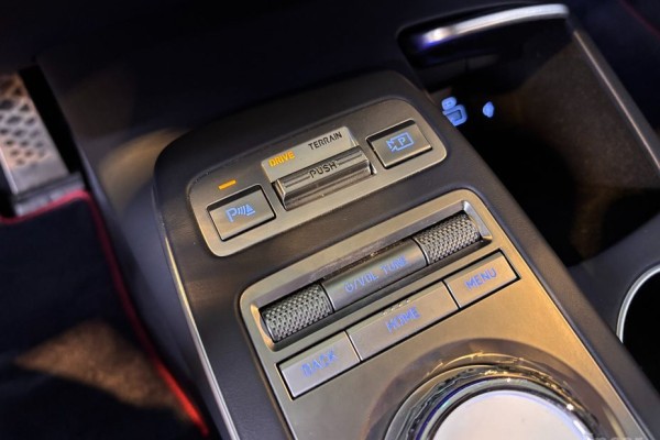 2021 Genesis GV70 с пробегом 67 000 км