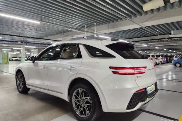 2021 Genesis GV70 с пробегом 49 052 км