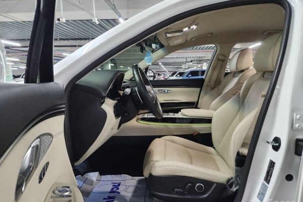 2021 Genesis GV70 с пробегом 49 052 км