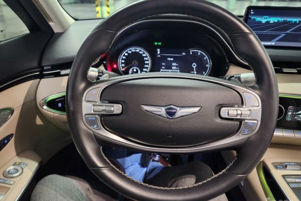 2021 Genesis GV70 с пробегом 49 052 км