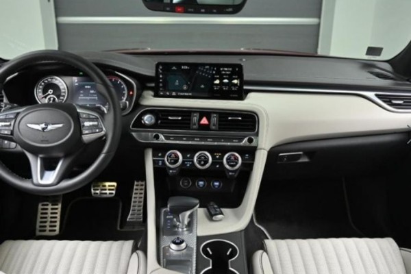 2023 Genesis G70 с пробегом 2 600 км