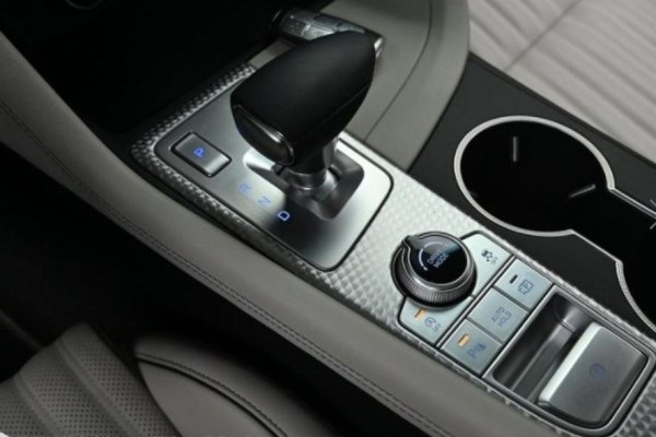 2023 Genesis G70 с пробегом 2 600 км