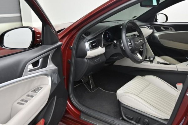 2023 Genesis G70 с пробегом 2 600 км