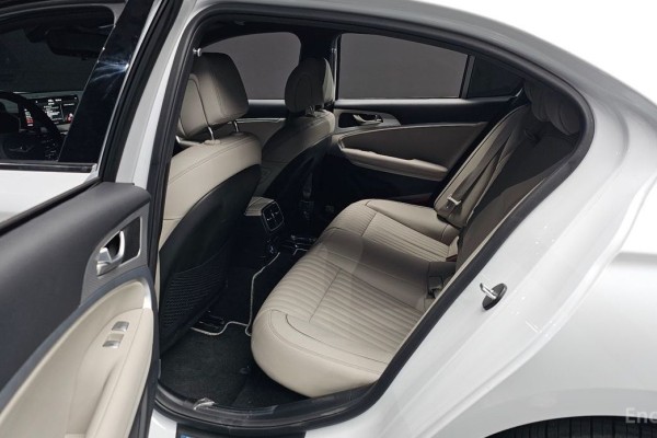 2022 Genesis G70 с пробегом 54 949 км