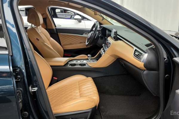 2022 Genesis G70 с пробегом 75 670 км