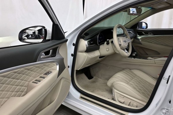 2022 Genesis G70 с пробегом 40 332 км