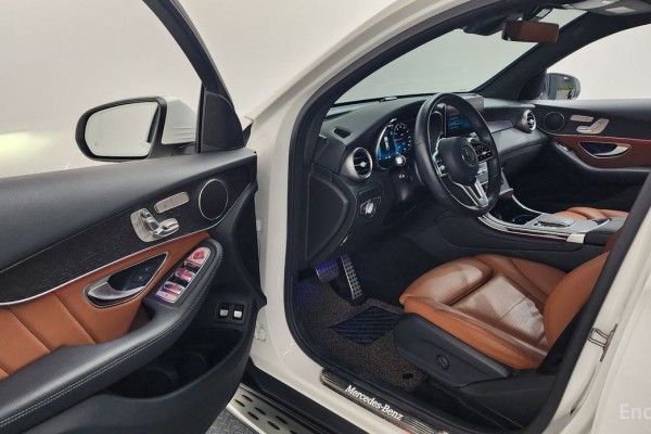 2021 Mercedes-Benz GLC с пробегом 43 988 км