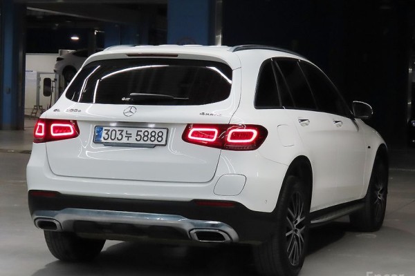 2021 Mercedes-Benz GLC с пробегом 104 903 км