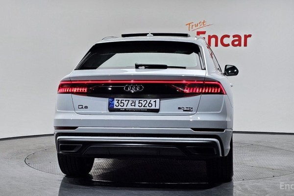 2020 Audi Q8 с пробегом 59 780 км
