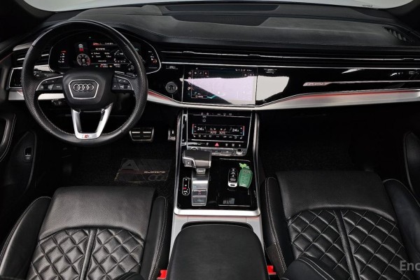 2020 Audi Q8 с пробегом 59 780 км