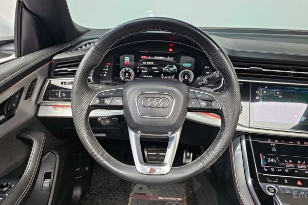 2020 Audi Q8 с пробегом 59 780 км