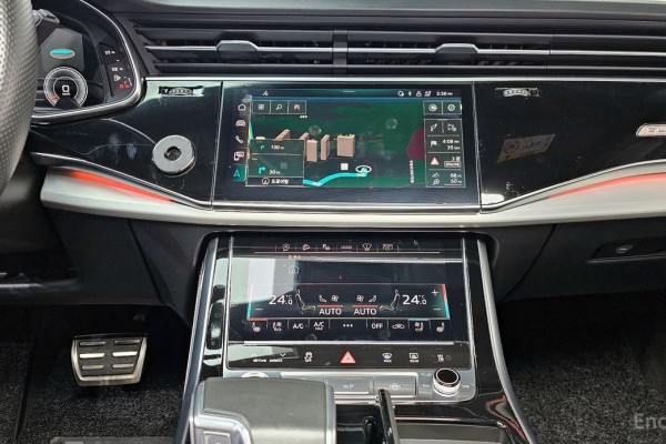 2020 Audi Q8 с пробегом 59 780 км