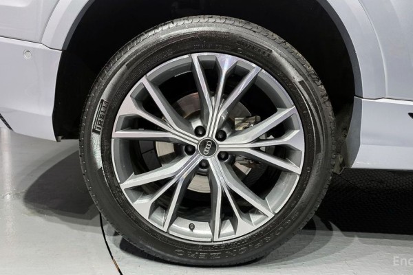 2022 Audi Q8 с пробегом 95 456 км