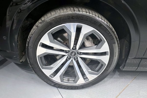 2022 Audi Q8 с пробегом 59 320 км