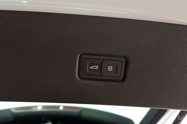 2020 Audi Q8 с пробегом 59 780 км