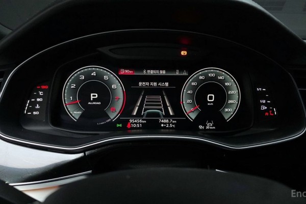 2022 Audi Q8 с пробегом 95 456 км