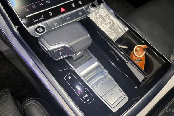 2022 Audi Q8 с пробегом 59 320 км