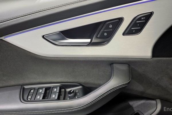 2022 Audi Q8 с пробегом 59 320 км