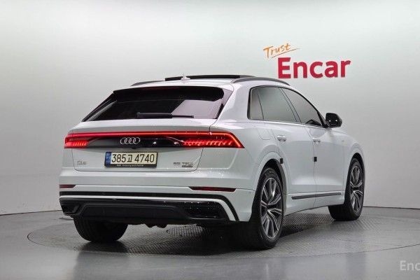 2021 Audi Q8 с пробегом 77 228 км