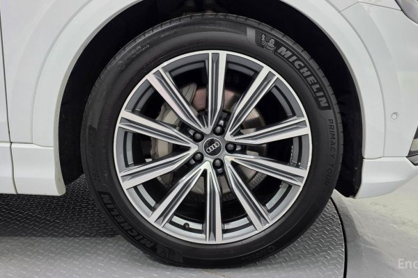 2021 Audi Q8 с пробегом 77 228 км