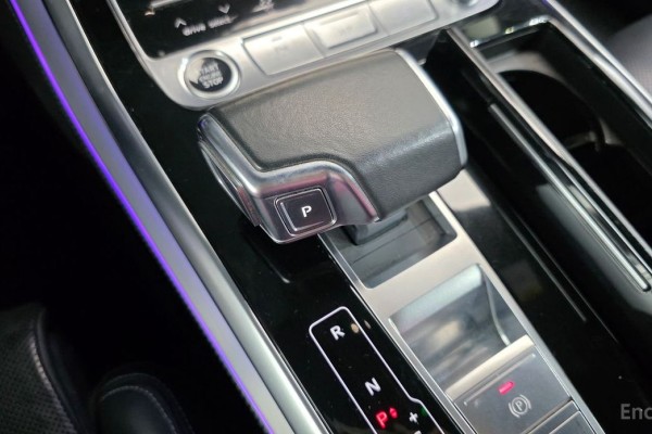 2021 Audi Q8 с пробегом 77 228 км