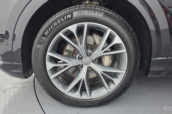 2021 Audi Q8 с пробегом 147 730 км